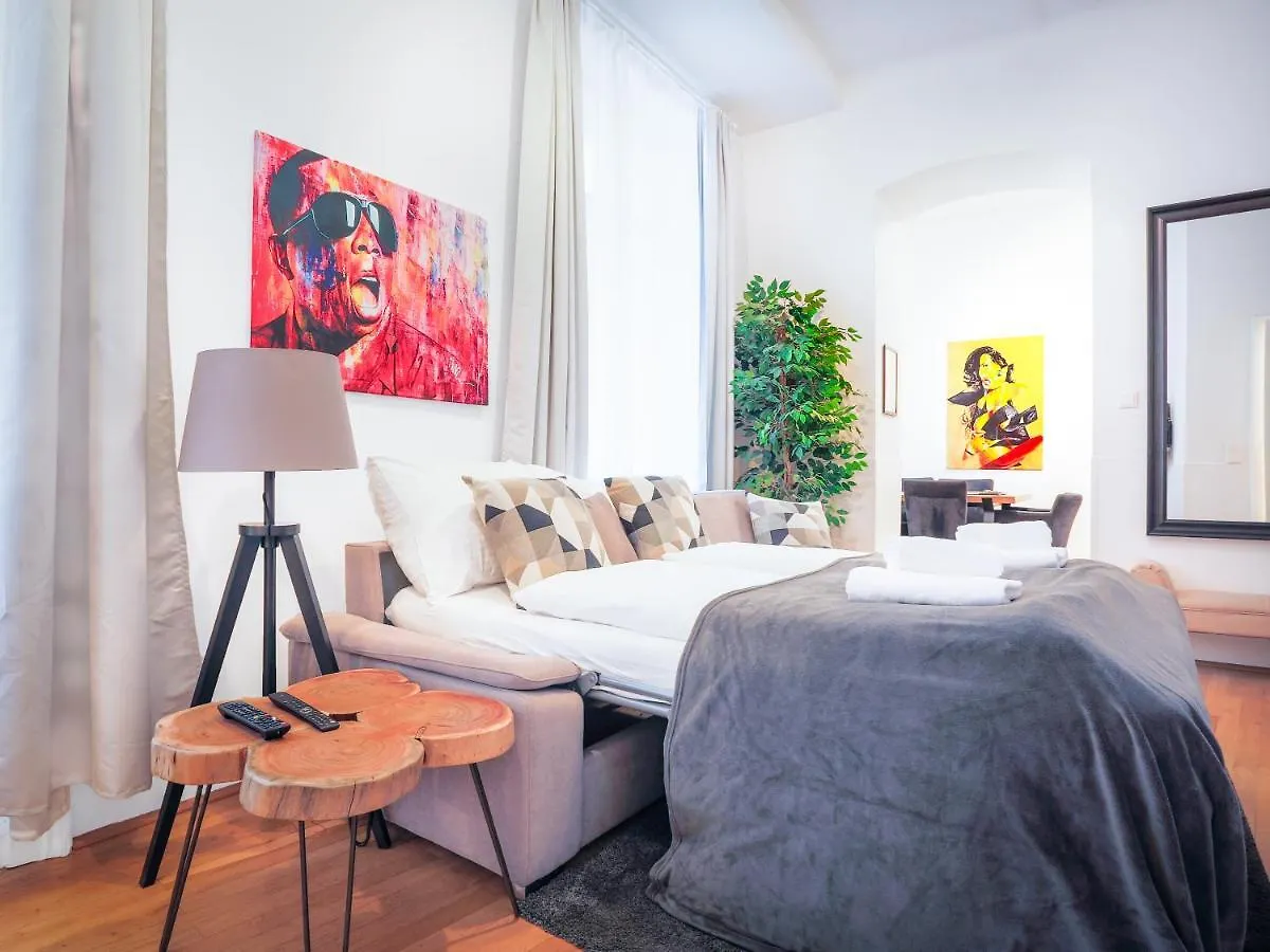Sky9 Apartments City Center Viena 0*,  Áustria