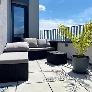 Apartment Sonnenwohnen Penthouse Direkt Bei U-bahn Und Therme Mit Anbindung Ins Zentrum, Vienna
