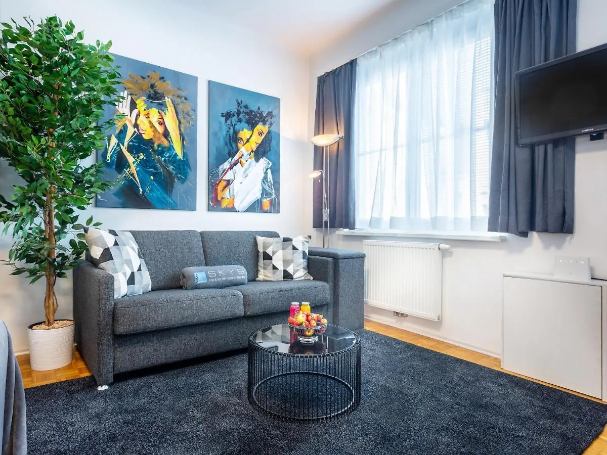 Sky9 Apartments City Center فيينا