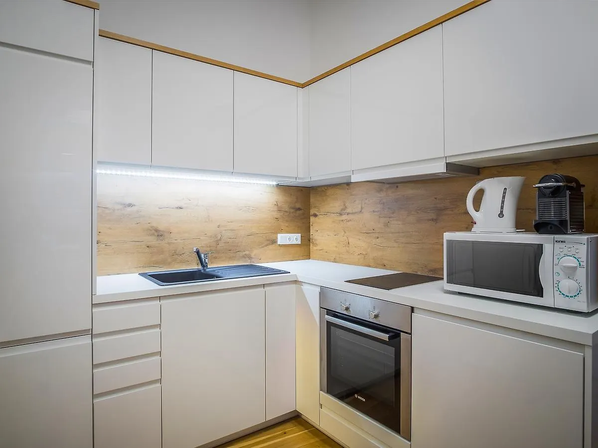 Sky9 Apartments City Center فيينا 0*,