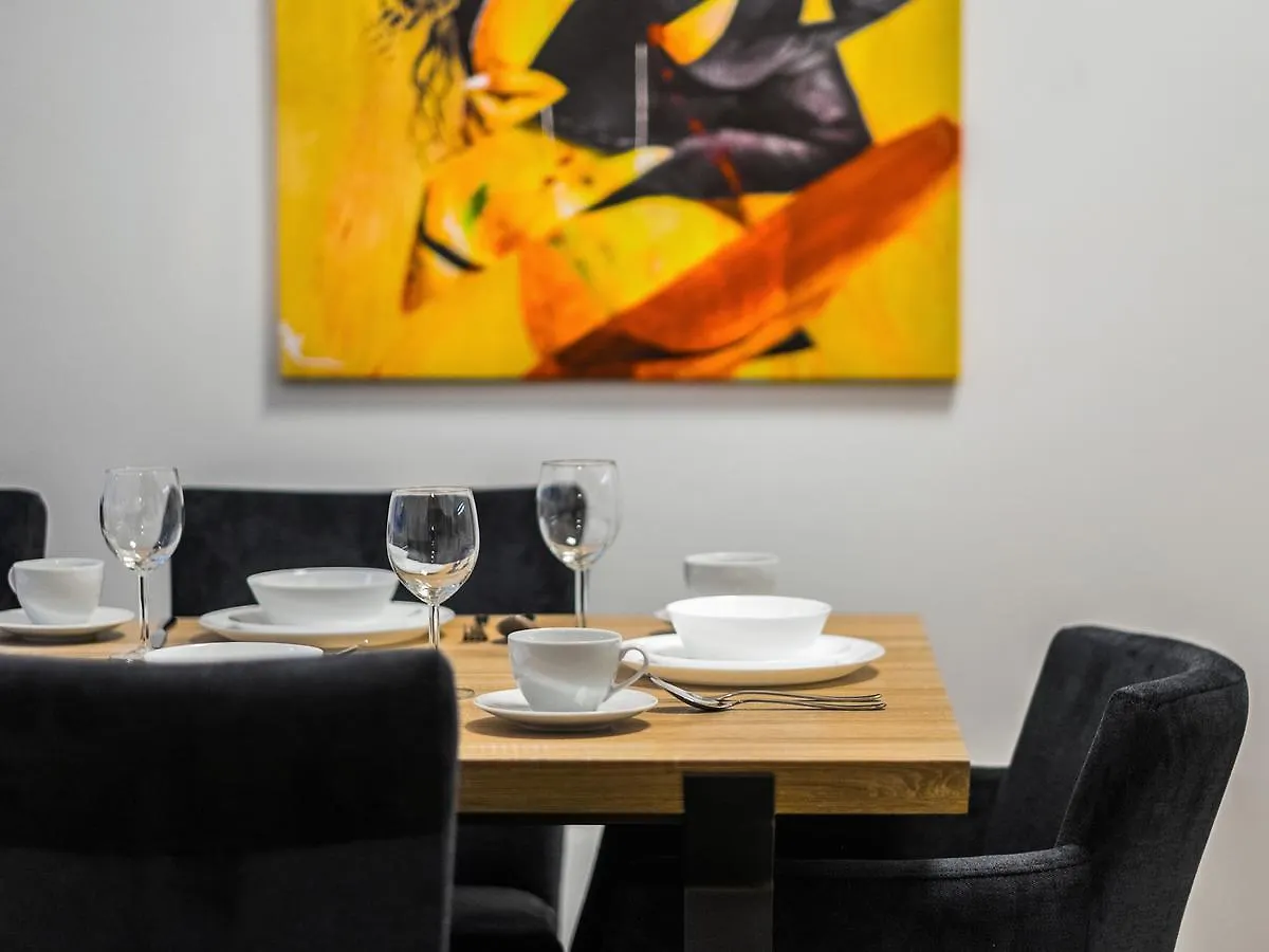 Sky9 Apartments City Center فيينا 0*,