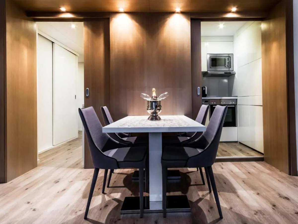 Sky9 Apartments City Center فيينا